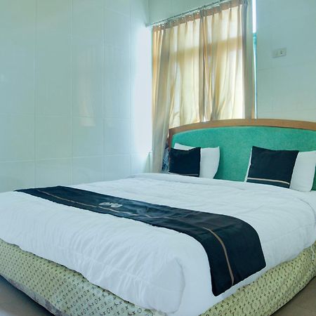 Townhouse Oak Palembang Near Jembatan Ampera Formerly Azzura Hotel Ngoại thất bức ảnh