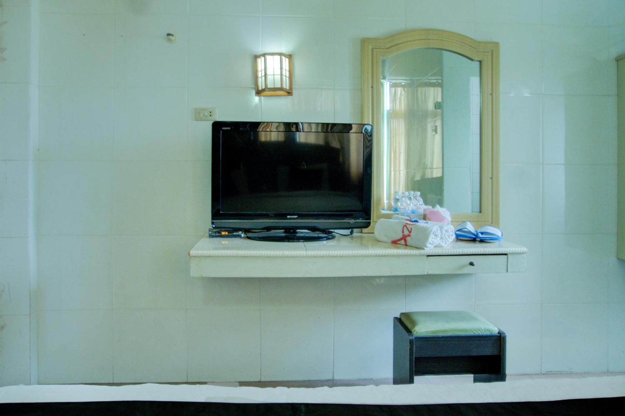 Townhouse Oak Palembang Near Jembatan Ampera Formerly Azzura Hotel Ngoại thất bức ảnh